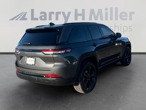 Certified 2022 Jeep Grand Cherokee Altitude image 5