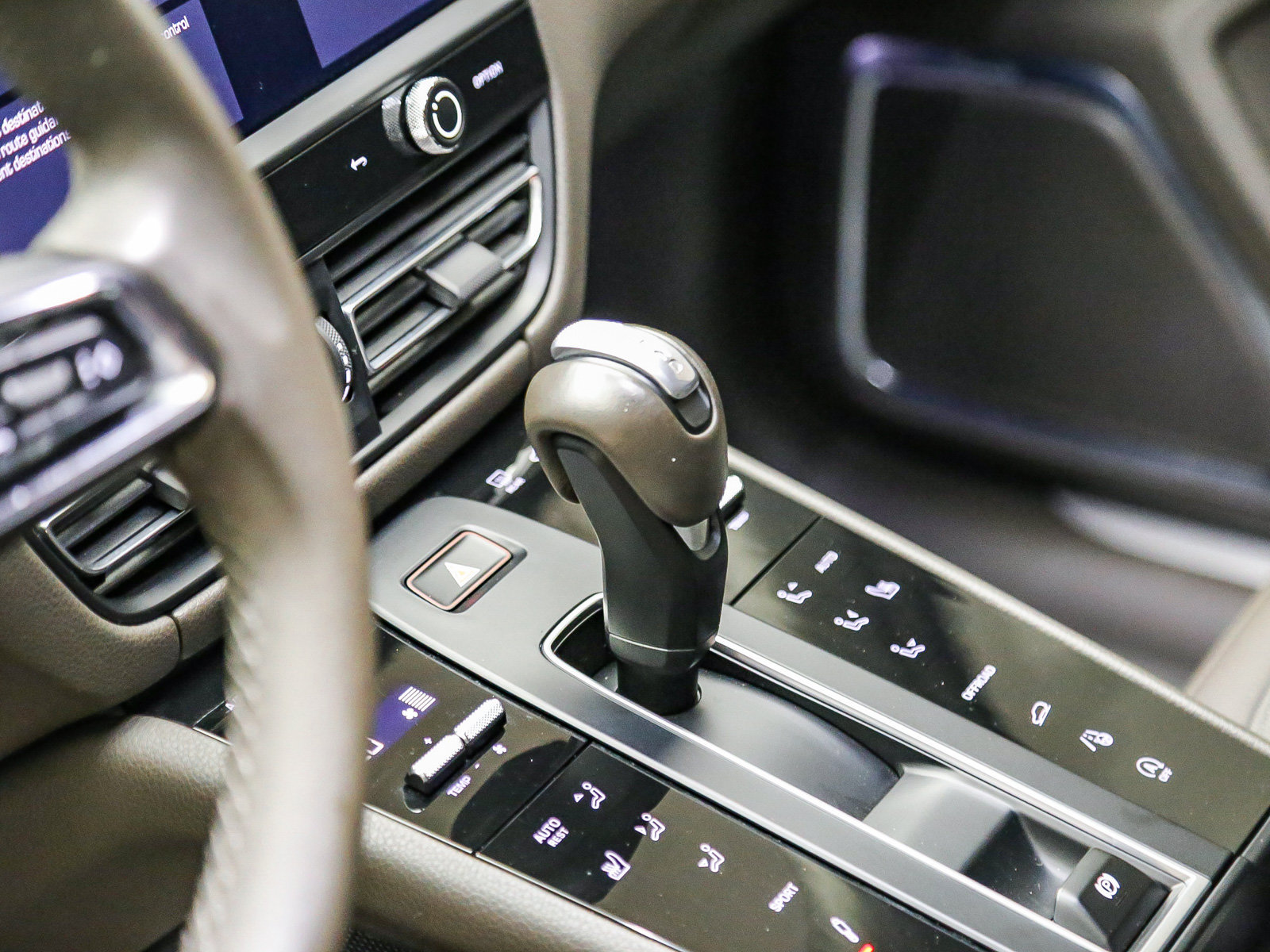 Certified 2023 Porsche Macan S AWD/4WD image 23