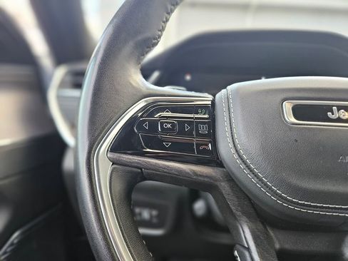 Used 2022 Jeep Grand Cherokee Overland w/ Luxury Tech Group IV image 26