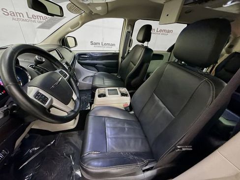 Used 2016 Chrysler Town & Country Touring w/ Driver Convenience Group image 21
