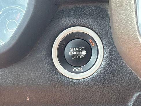 Used 2020 RAM 1500 Laramie AWD/4WD image 19