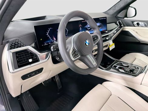 New 2026 BMW X5 xDrive40i w/ M Sport Package AWD/4WD image 10