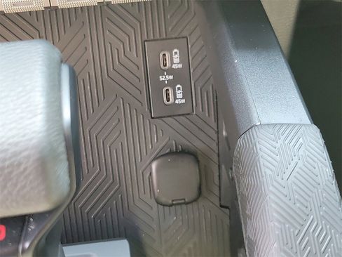 Used 2025 Toyota Tacoma TRD Sport image 29