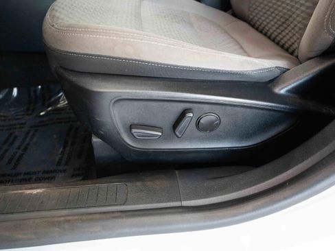 Used 2020 Ford Escape SE image 13