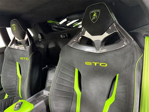 Used 2023 Lamborghini Huracan STO image 28