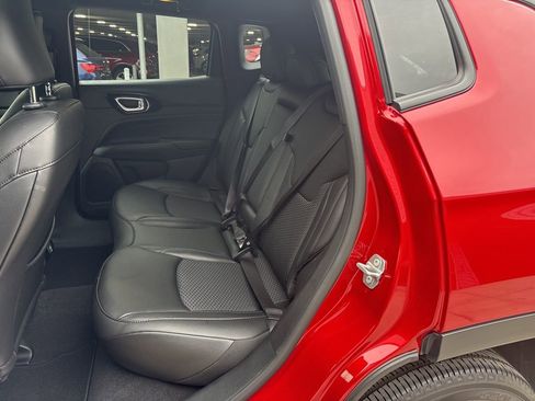 Used 2025 Jeep Compass Latitude w/ Altitude Special Edition image 14