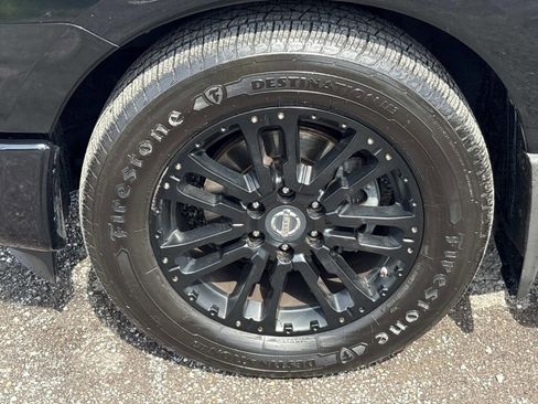 Used 2019 Nissan Titan SV w/ SV Convenience Package RWD image 8