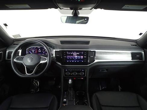 Used 2022 Volkswagen Atlas Cross Sport SE image 29