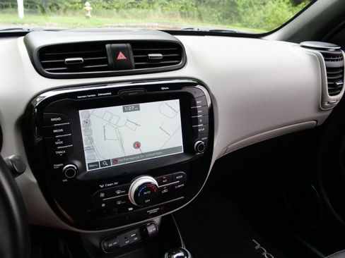 Used 2019 Kia Soul + w/ Audio Package image 8