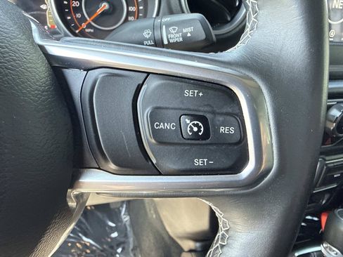 Used 2018 Jeep Wrangler Unlimited Sahara AWD/4WD image 30
