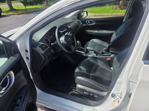 Used 2016 Nissan Sentra SL w/ Technology Package FWD image 5