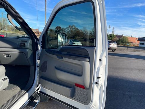 Used 2007 Ford F550 2WD Crew Cab Super Duty image 19