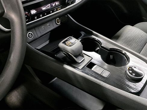 Used 2023 Nissan Rogue SV image 17