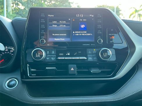 Used 2021 Toyota Highlander LE image 17