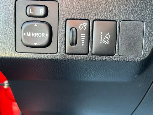 Used 2017 Toyota RAV4 Limited image 13