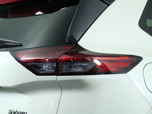 Used 2023 Nissan Rogue SV w/ SV Premium B Package AWD/4WD image 12