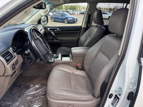 Used 2017 Lexus GX 460 w/ Navigation Package AWD/4WD image 16
