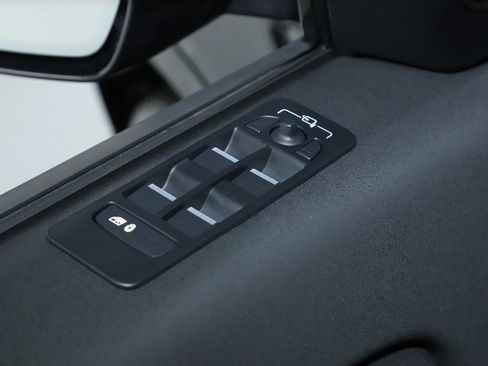 Used 2025 Land Rover Discovery Sport S image 30