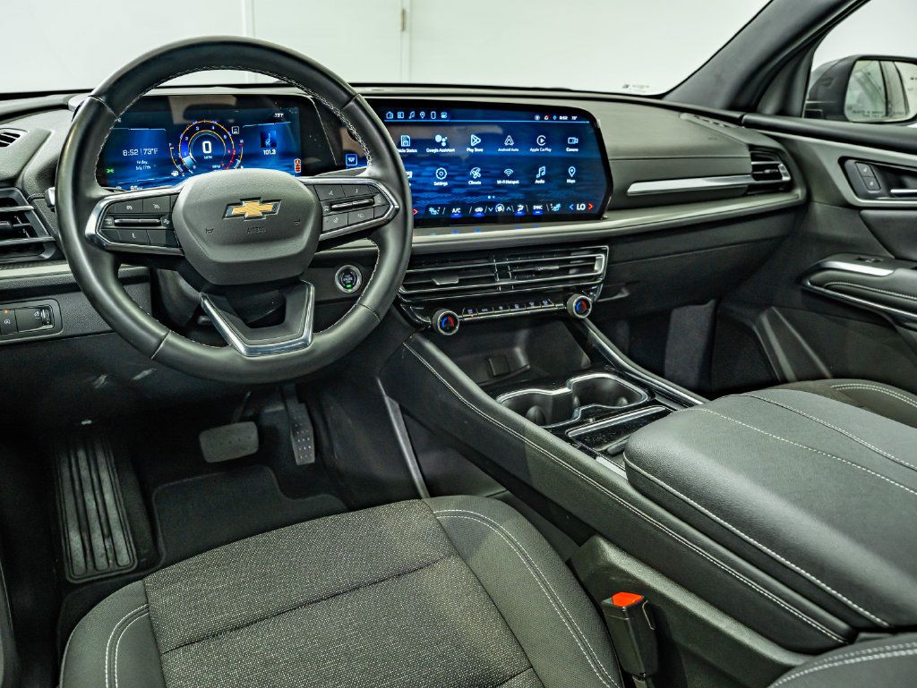Used 2024 Chevrolet Traverse LS FWD image 30