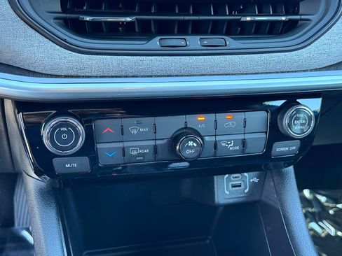 Used 2024 Jeep Compass Sport AWD/4WD image 18