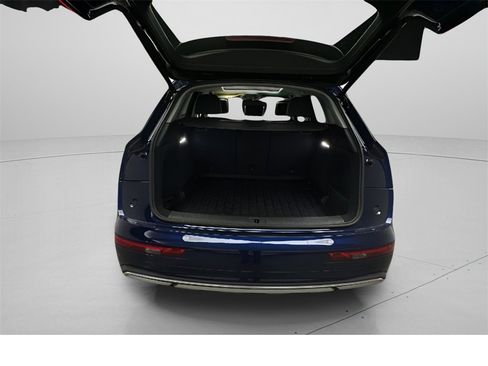 Used 2021 Audi Q5 2.0T Premium w/ Convenience Package image 17