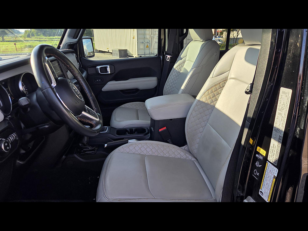 Used 2022 Jeep Gladiator Overland AWD/4WD image 9