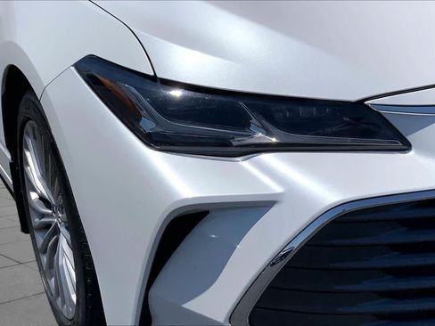 Used 2020 Toyota Avalon Limited FWD image 28