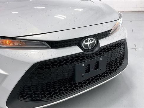 Used 2022 Toyota Corolla LE FWD image 32