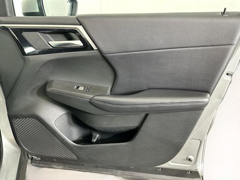 Used 2024 Mitsubishi Outlander SE image 34