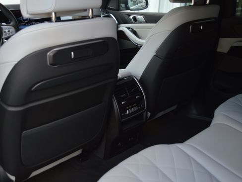 Used 2026 BMW X7 xDrive40i AWD/4WD image 29