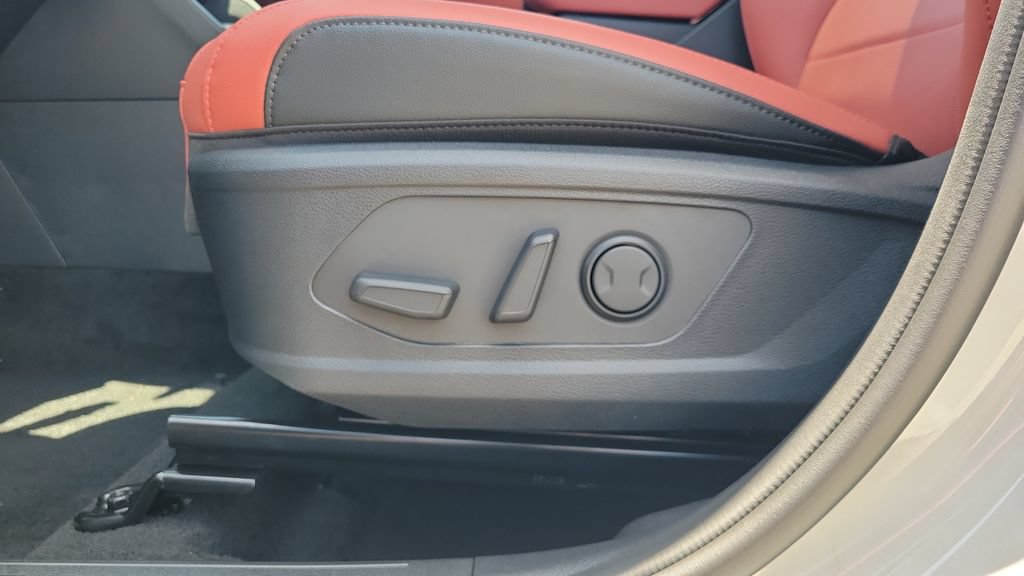 New 2026 Kia Sportage SX FWD image 16