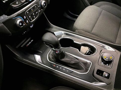 Used 2023 Chevrolet Traverse LT image 16