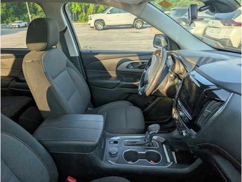 Used 2021 Chevrolet Traverse LT AWD/4WD image 2