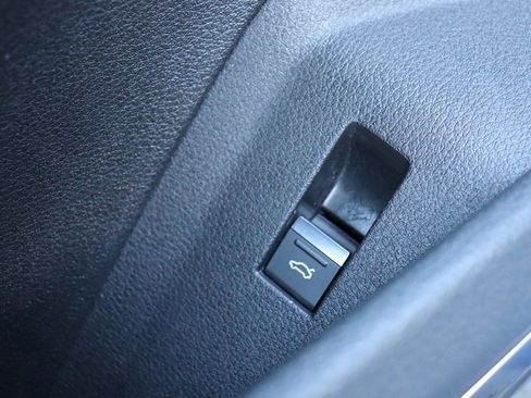 Used 2021 Audi e-tron Premium Plus w/ Premium Plus Package image 27