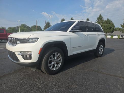 Used 2024 Jeep Grand Cherokee Limited AWD/4WD image 2