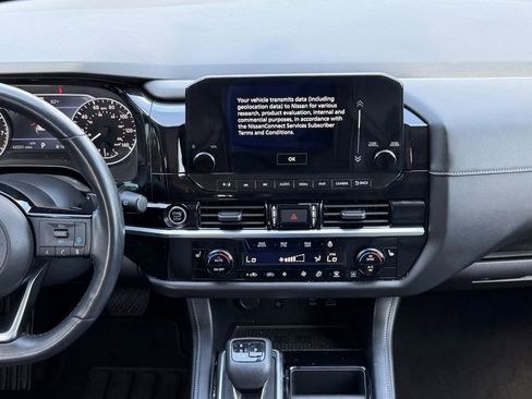 Used 2023 Nissan Pathfinder SL AWD/4WD image 14