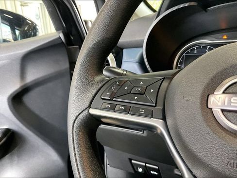 Used 2025 Nissan Versa SV FWD image 8