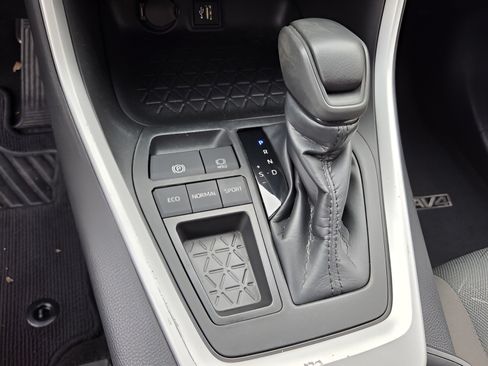 Used 2023 Toyota RAV4 XLE w/ Convenience Package FWD image 21