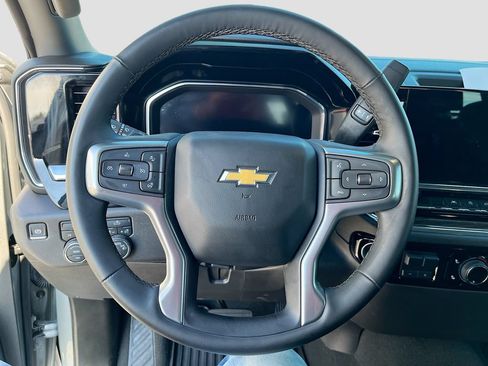 Used 2025 Chevrolet Silverado 1500 LT AWD/4WD image 11