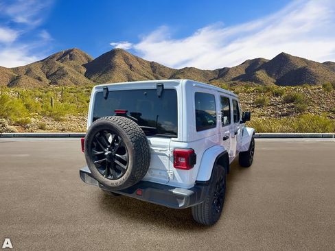 Certified 2024 Jeep Wrangler Unlimited Sahara AWD/4WD image 4