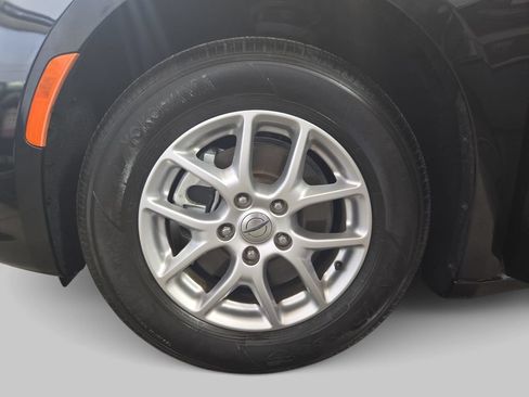 Used 2024 Chrysler Pacifica Touring-L FWD image 33