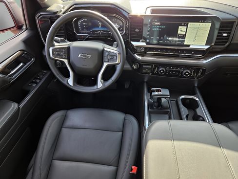 Used 2025 Chevrolet Silverado 1500 LT Trail Boss w/ Convenience Package II image 16