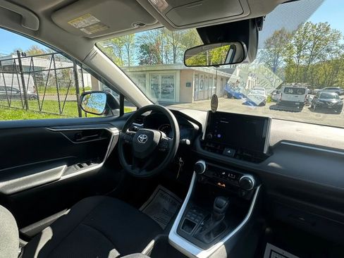 Used 2023 Toyota RAV4 LE AWD/4WD image 28