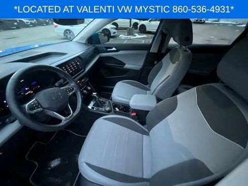 Certified 2023 Volkswagen Taos SE w/ Panoramic Sunroof Package image 28