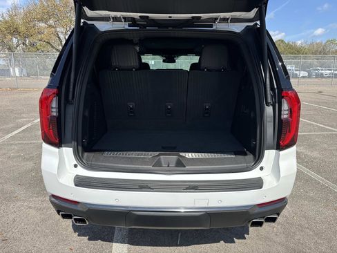 Used 2025 GMC Yukon AT4 image 11