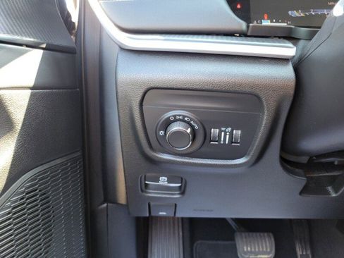 Used 2025 Jeep Grand Cherokee L Laredo RWD image 14