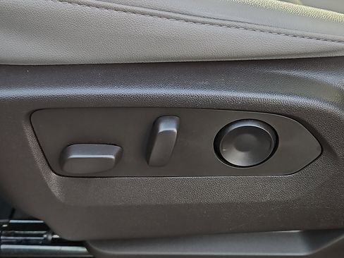 Used 2023 Chevrolet Tahoe Z71 w/ Luxury Package image 26