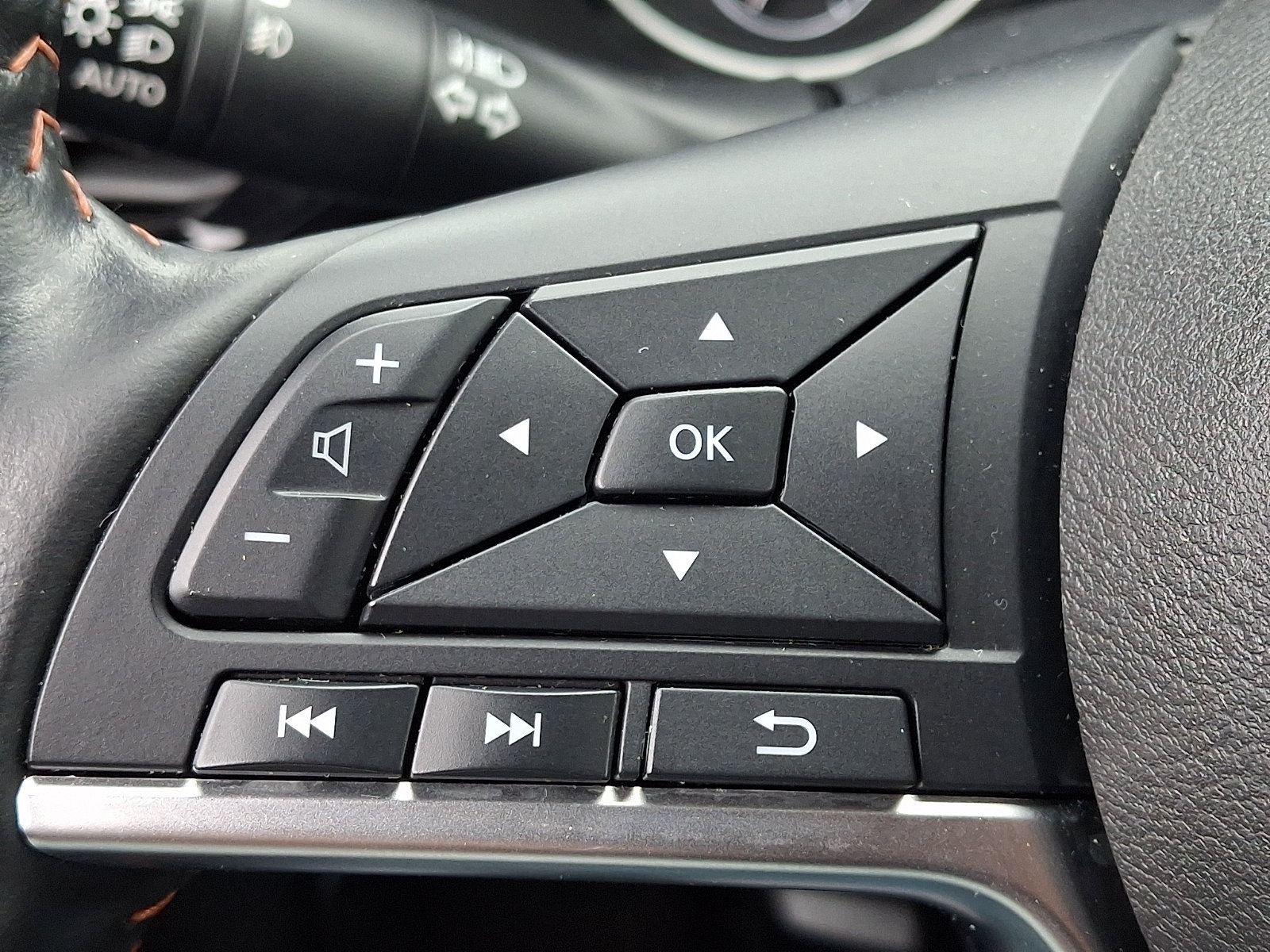 Used 2023 Nissan Sentra SR w/ SR Premium Package FWD image 21
