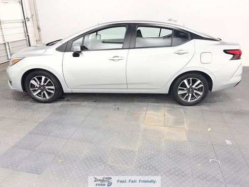Used 2025 Nissan Versa SV FWD image 4