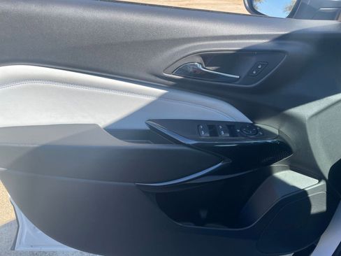 Used 2025 Chevrolet Trax LT image 18